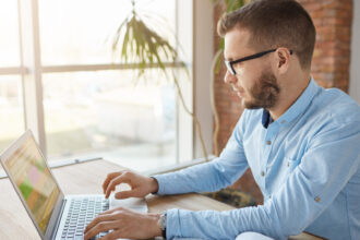 Landing pages sans code : comment les marketeurs reprennent la main sur leur conversion ?