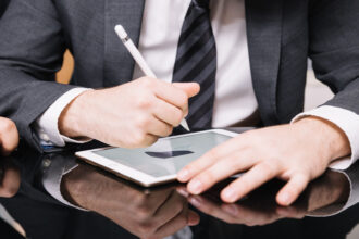 Signature électronique gratuite : que peut-on vraiment faire sans payer en 2026 ?